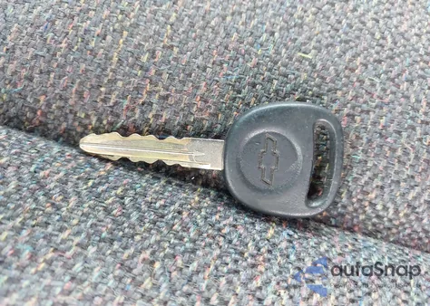 2003 Chevrolet Silverado 1500 C1500 из США, поврежденный, VIN 1GCEC14X63Z182085